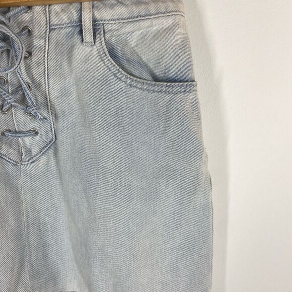 PacSunā
LaceāUpĀ Denimā
Skirt - Picture 3 of 8